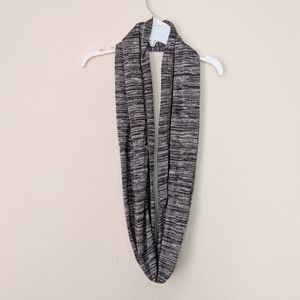 Old Navy Circle Scarf Heather Gray One Size NWOT